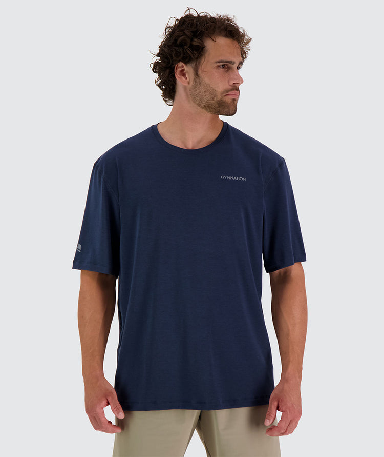 Best men's oversize t-shirt for training, Model 179 cm / size L#color_navy