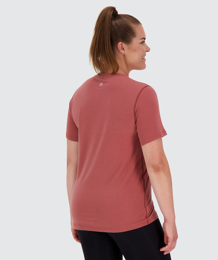 Sustainable and comfortable women's t-shirt for crossfit#color_brick