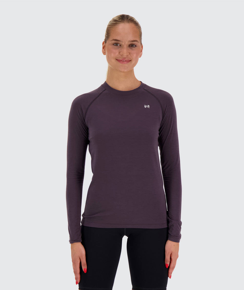 naisten pitkähihainen treenipaita, Model 173 cm / size S #color_plum