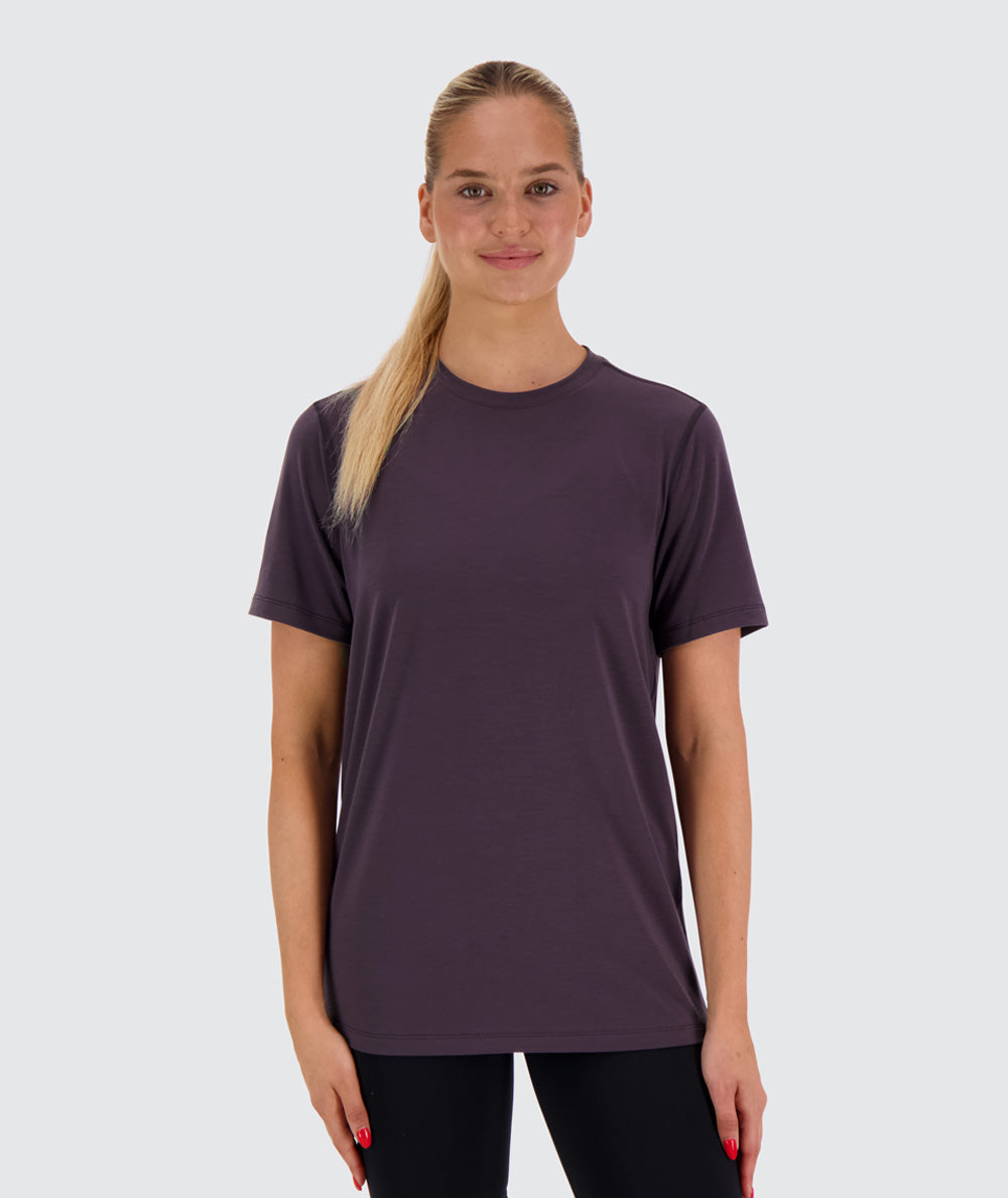 naisten rento t paita, Model 173 cm / size S#color_plum