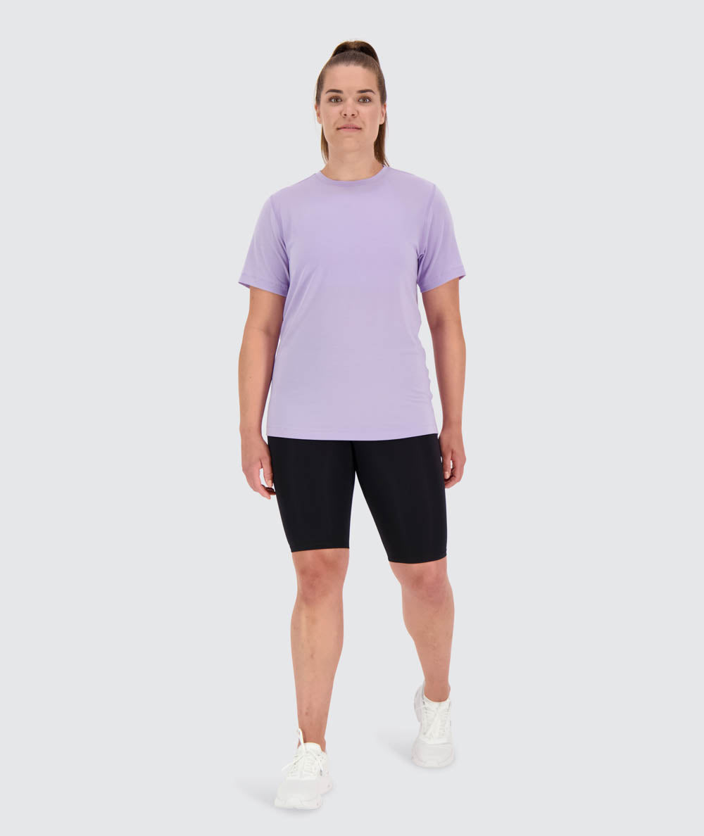 Sustainable and comfortable training t-shirt for women#color_lavender