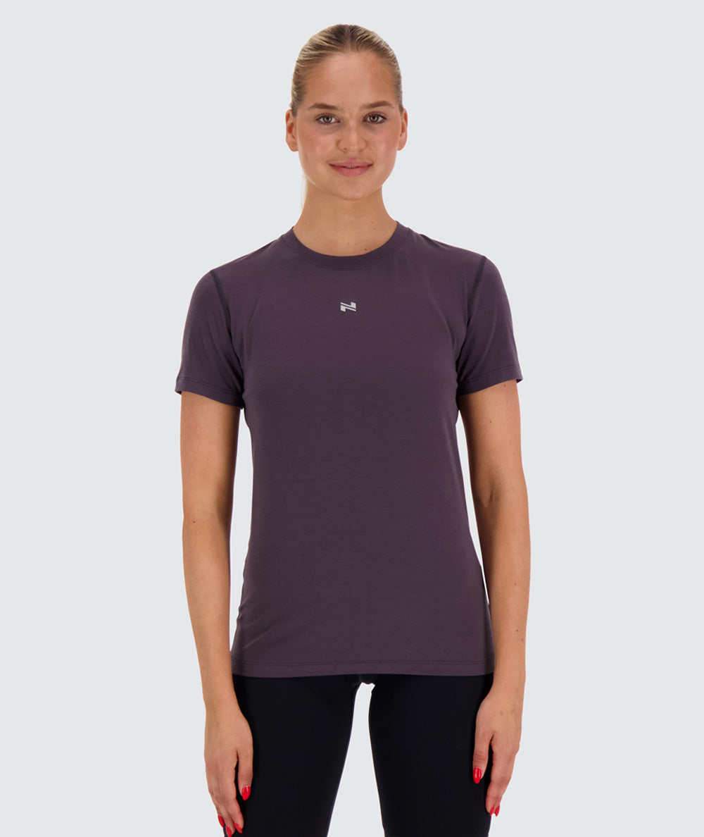 women's training tee, Model 173 cm / size S#color_plum