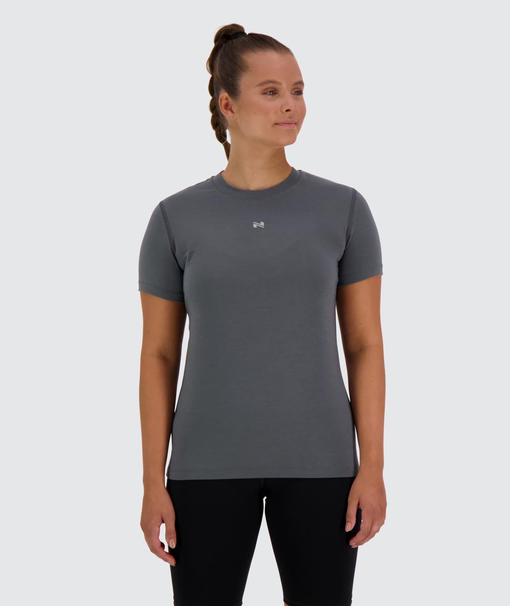 Gymnation naisten t-paita, Model 168 cm / size S#color_steel-grey