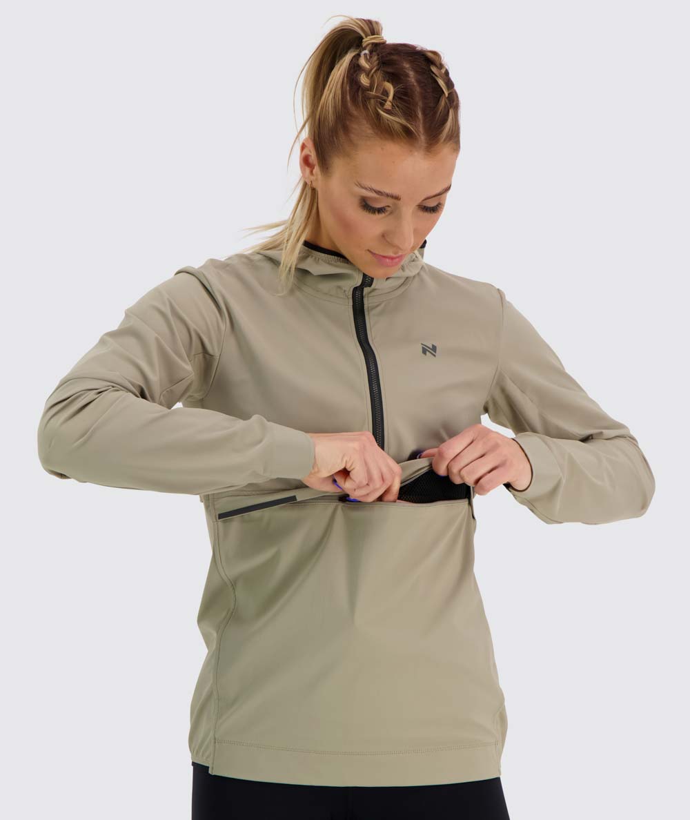 Women's Training Anorak #color_sand